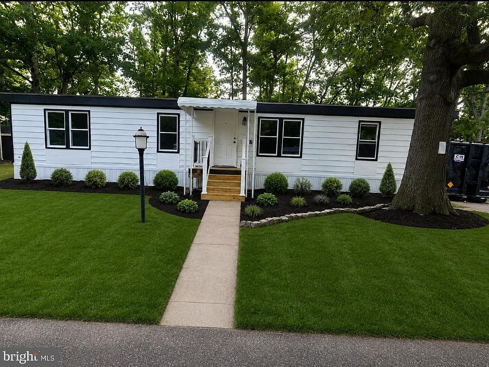 1st image of 10 Cedarwood Dr