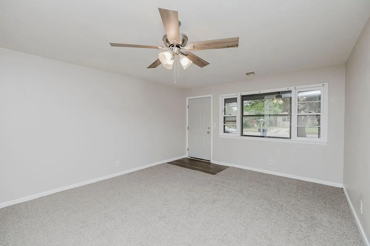 2 bed, 828 sqft, $1,100 — Photo 4