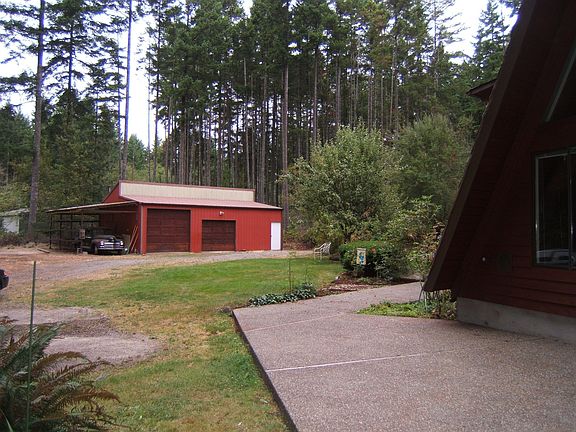 Detached garage/shop is on it's own tax parcel.