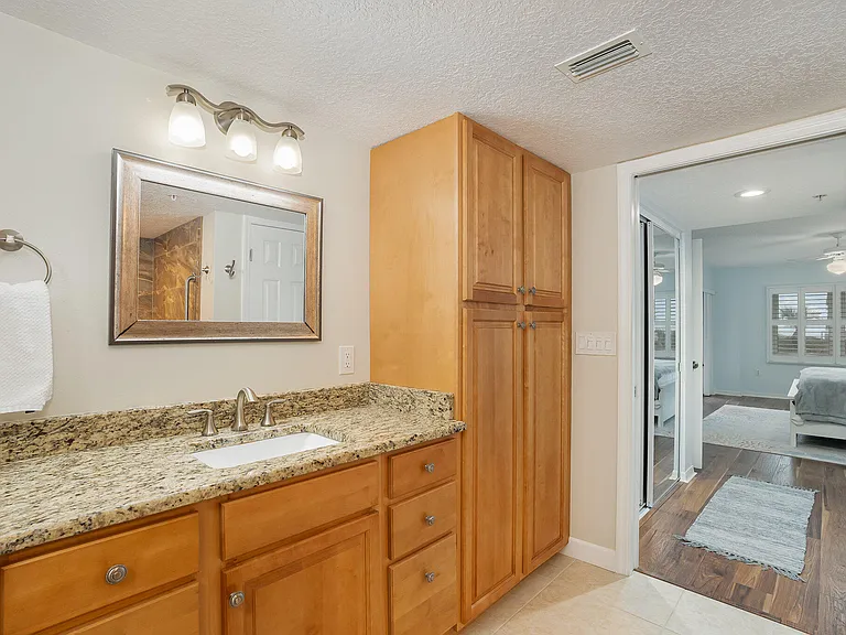 609 Shorewood Dr #203 — Photo 18