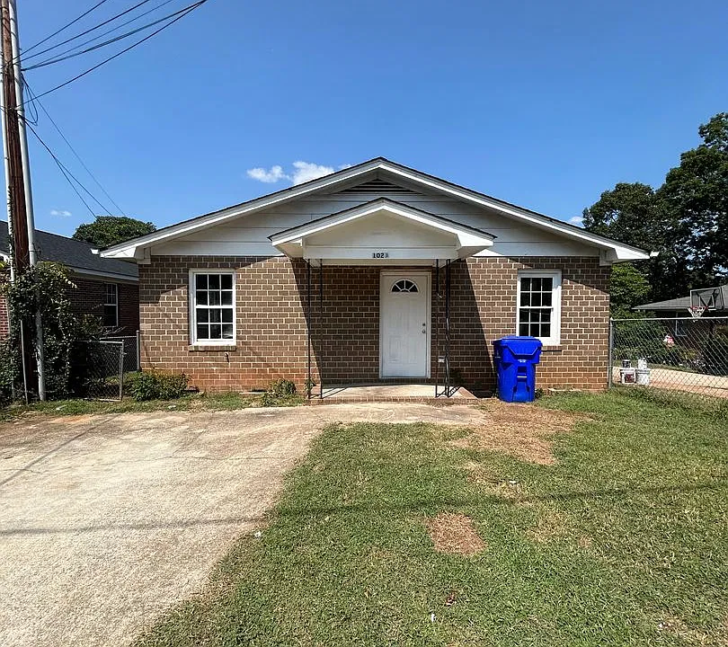 102 A Bruce St