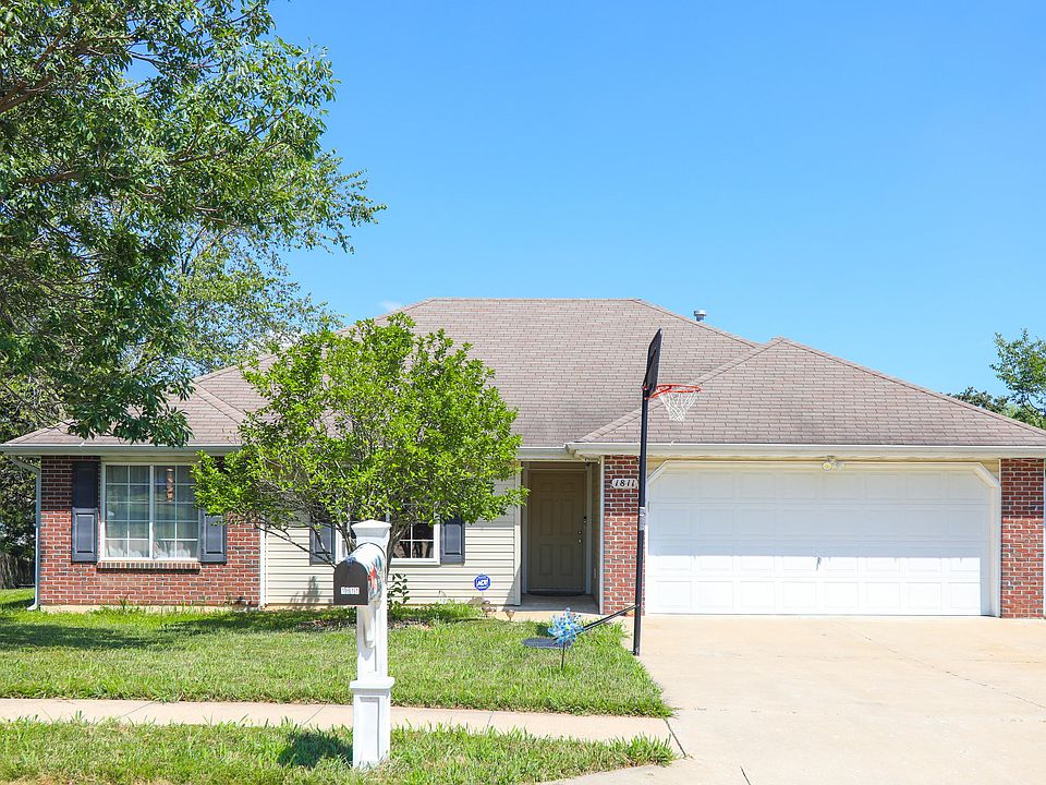 2nd image of 1811 N Charleston Cir