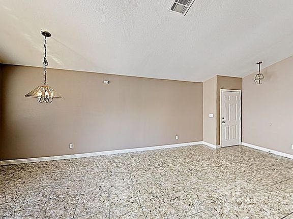 3rd image of 4651 Skybolt St
