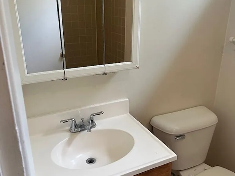 840 Rollins St — Photo 24