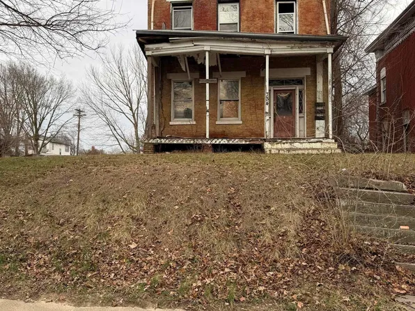 734 N 5th St, Quincy, IL 62301