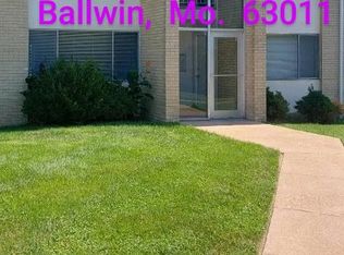 146 Clarkson Rd #V, Ballwin, MO 63011
