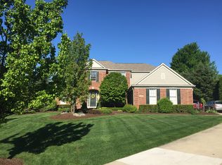 2462 Selkirk Ct, Rochester, MI 48306
