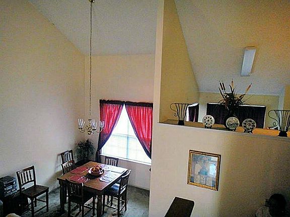 4th image of 5207 Manhassett Dr