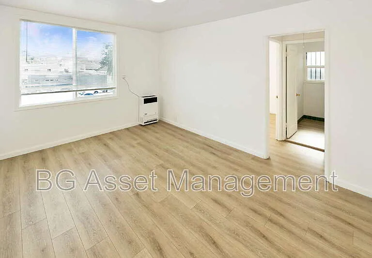 2039 Macarthur Blvd #10 — Photo 1