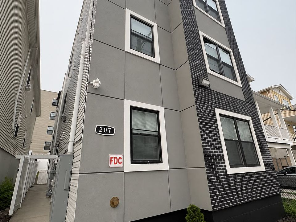 1st image of 207 Governor St #2