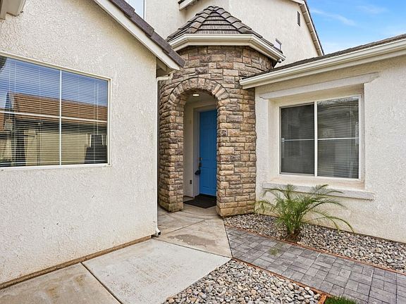 3rd image of 381 Honeybell St