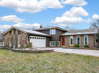 7205 Gold Grove Pl, Darien, IL 60561