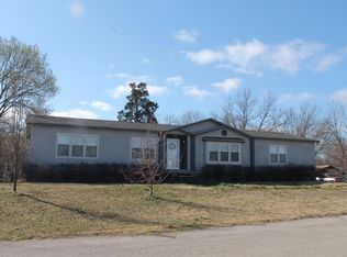 209 W 1st Ave, Caney, KS 67333