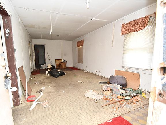 5th image of 5915 Eastland St