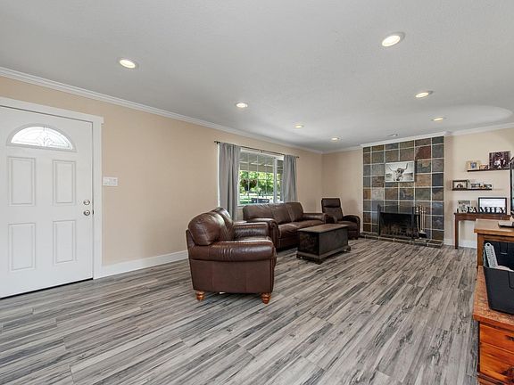3rd image of 3225 Overbrook Dr