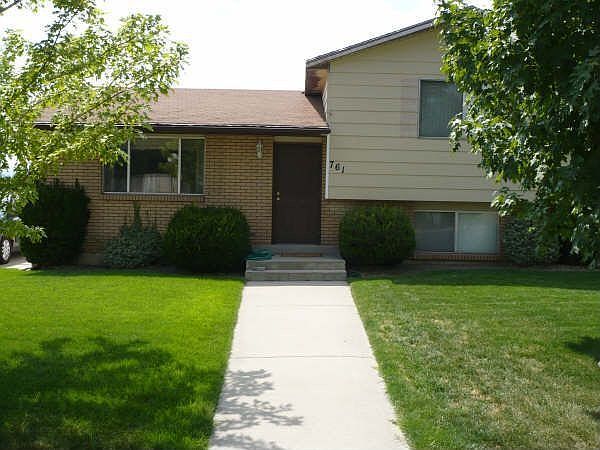 Landscaped yard w/mature trees