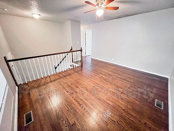 2nd image of 605 N Seminole Dr