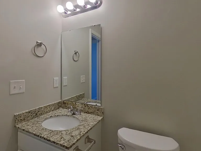 241 Saskatoon Dr — Photo 15