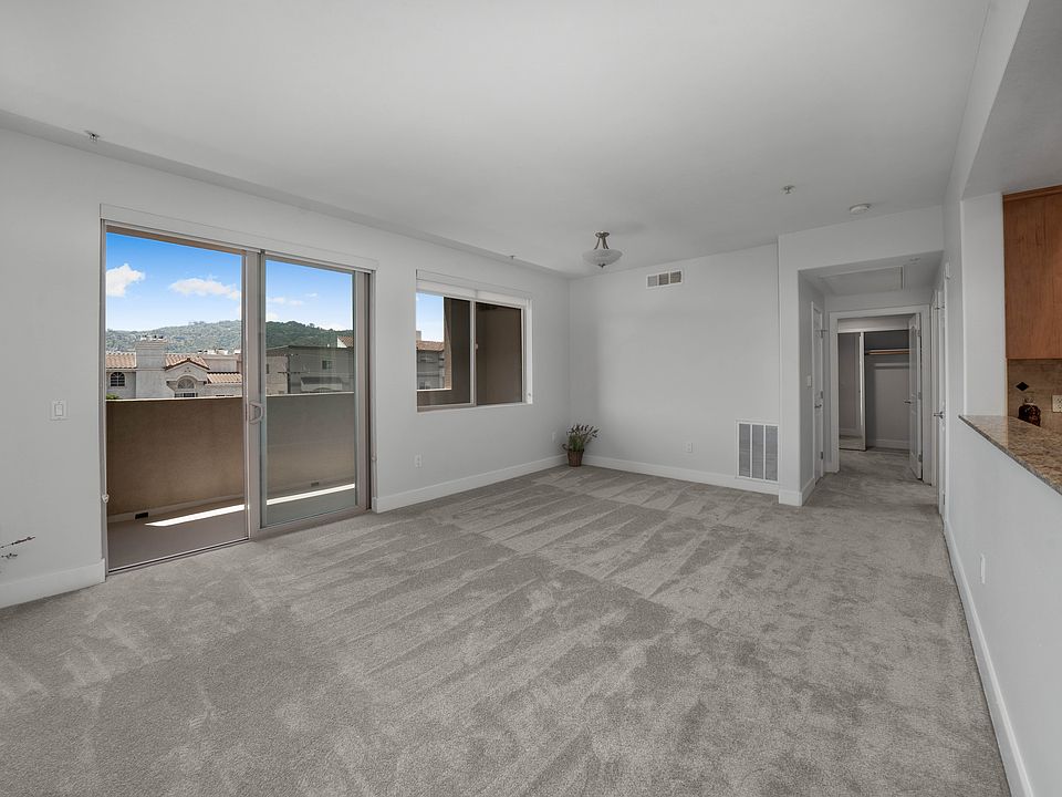 Top floor unit with views of the Hollywood Hills & Universal Studios