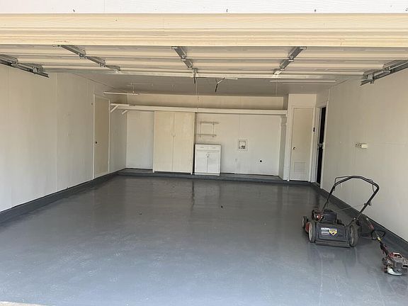 4th image of 2709 Rebecca Dr