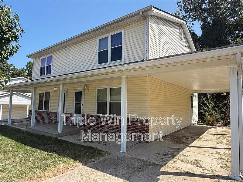 2 bed, 1.5 bath, $1,700 — Photo 3
