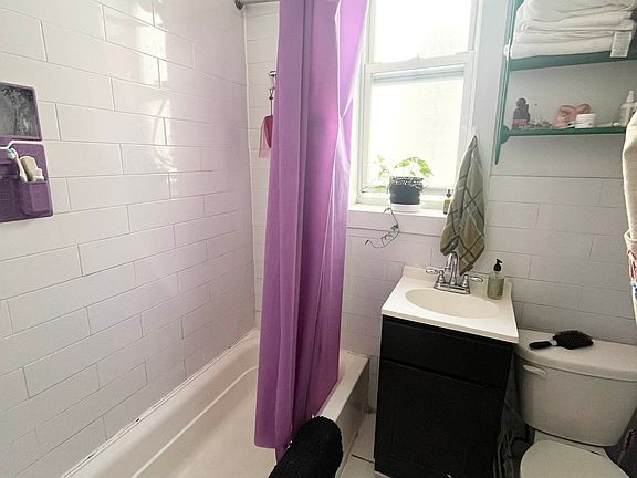 5th image of 139 Rogers Ave APT 2C