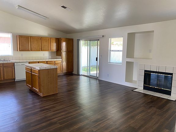 4th image of 44263 Tahoe Way