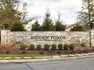 235 Pond View Ln, Smithtown, NY 11787
