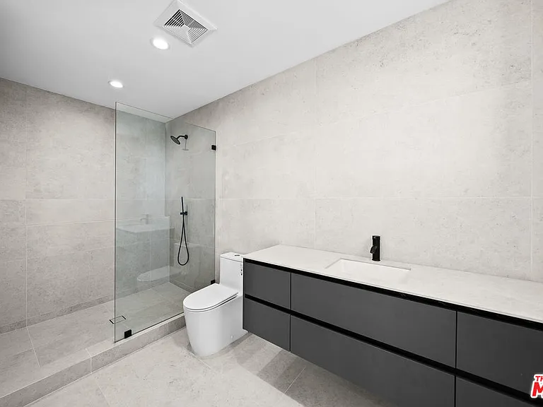 307 N Wilton Pl #101 — Photo 5