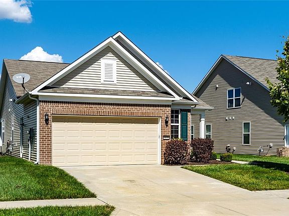 3rd image of 5070 Dahlia Dr