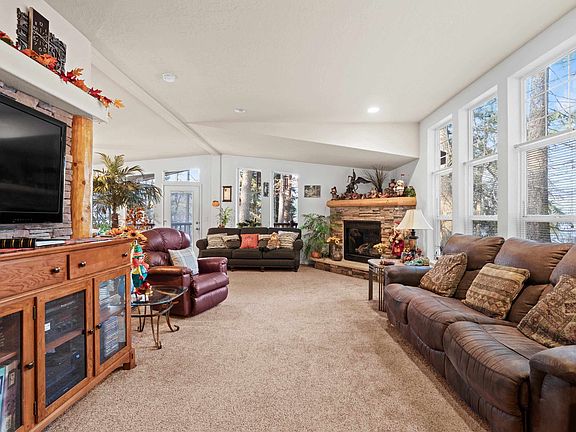 4th image of 13907 N East Newman Lake Dr