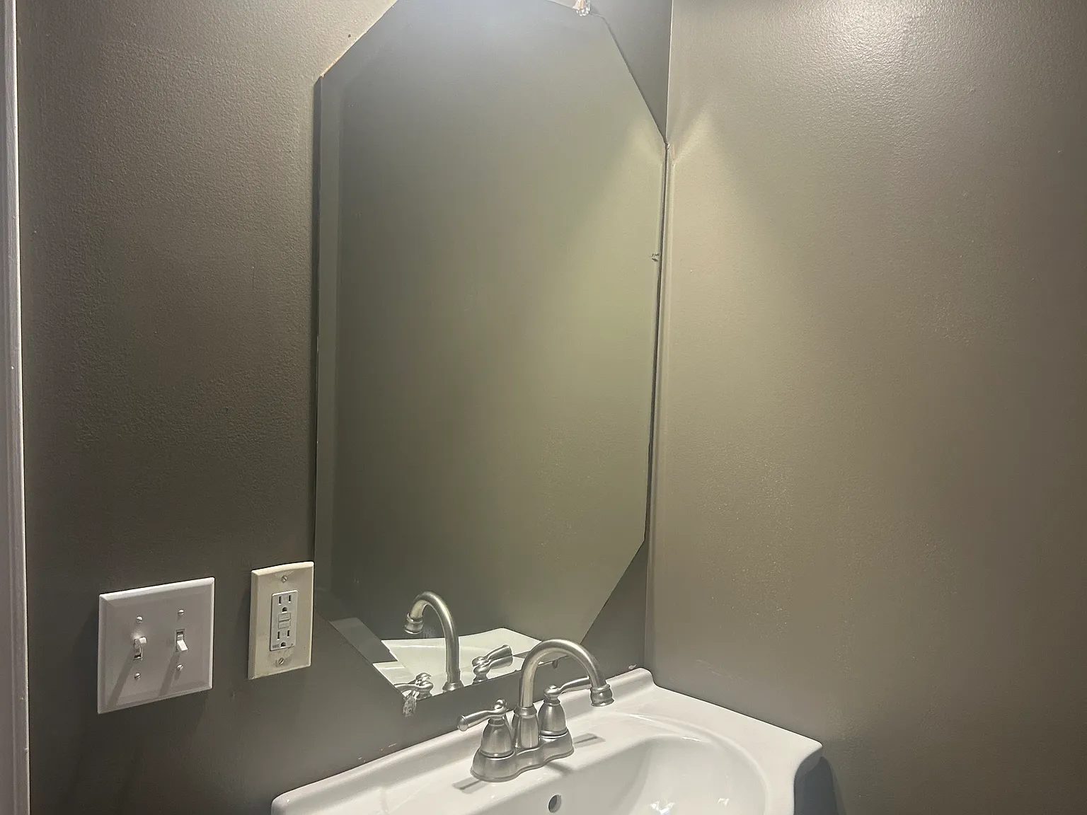 3 bed, 1.5 bath, 1100 sqft, $2,000 — Photo 3