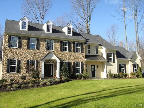 2605 Long Ridge Dr, Hellertown, PA 18055