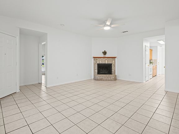 4th image of 1011 Waterview Dr