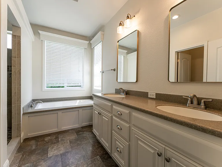 300 Plum St #15 — Photo 11