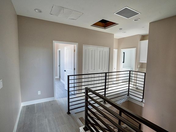5th image of 9814 White Oak Ave
