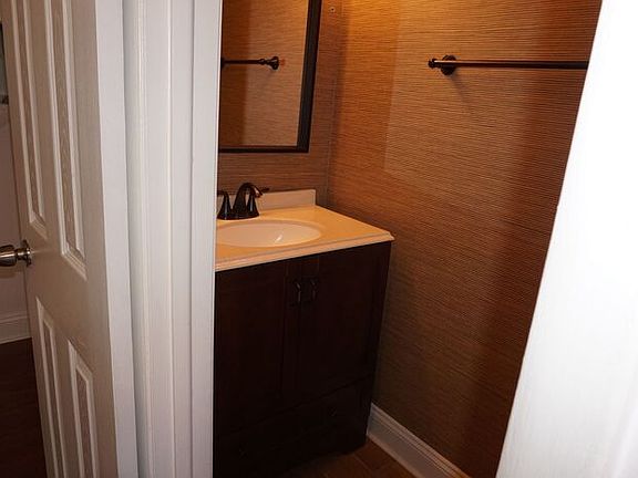 5th image of 7128 Prestwick Cir N