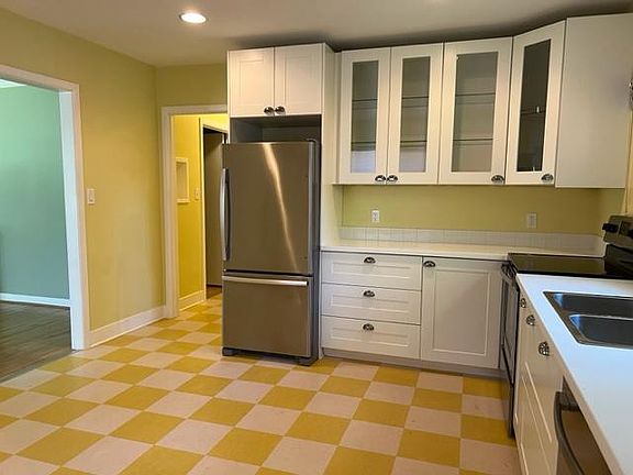 2nd image of 136 NE 7th Ave APT A