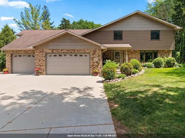 2447 Parkwood Dr, Green Bay, WI 54304