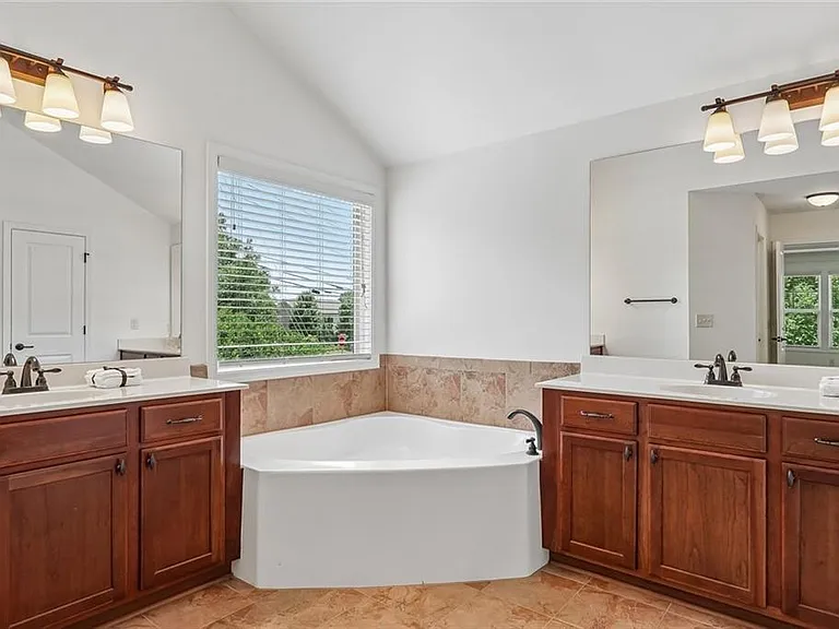 5811 Kendrix Ridge Dr — Photo 42