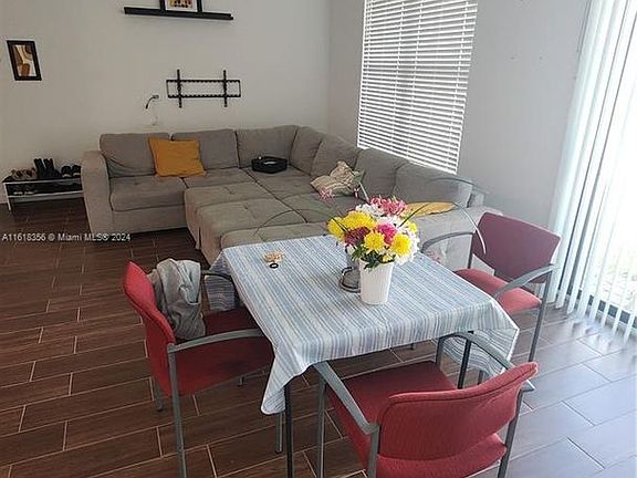 4th image of 1010 White Oak Dr #1010