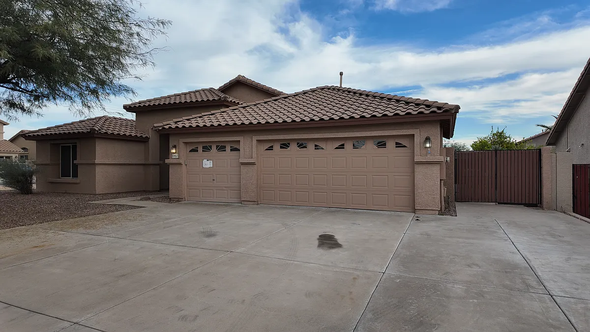 Building Photo - 5953 W Villa Theresa Dr