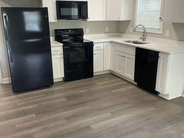 2040 Thurmond St — Photo 12