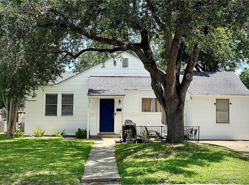 1st image of 831 W Alice Ave