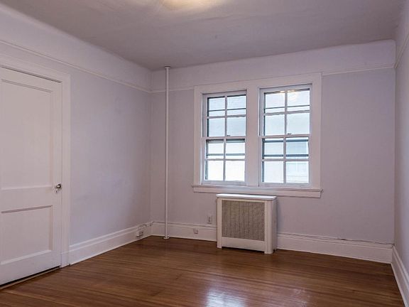 4th image of 25 E Cedar St #2