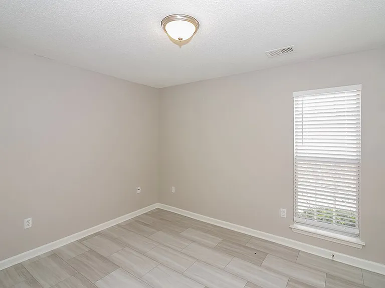 824 W East Ross Pkwy — Photo 13