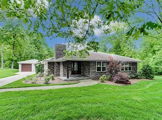 27 Forest Lake Cir, Greensboro, NC 27407