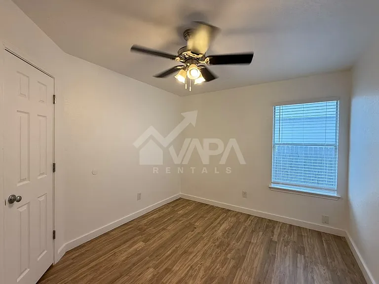 9218 Everton — Photo 11