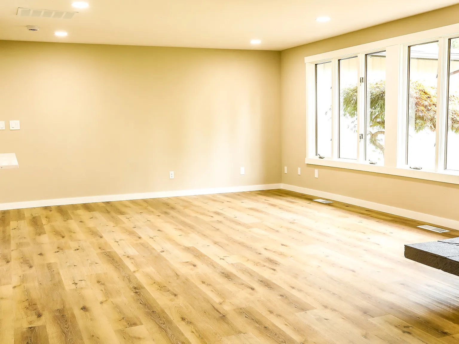 5 bed, 2054 sqft, $3,700 — Photo 3
