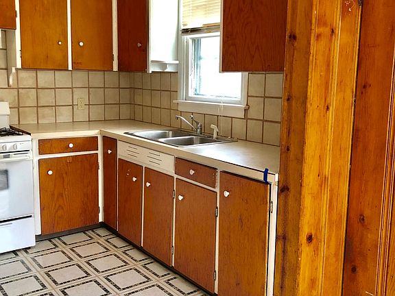 4th image of 120 Beck Ave #1